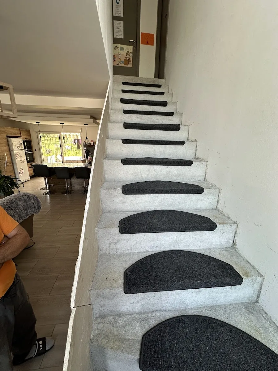 Escalier avant rhabillage SAR DECO