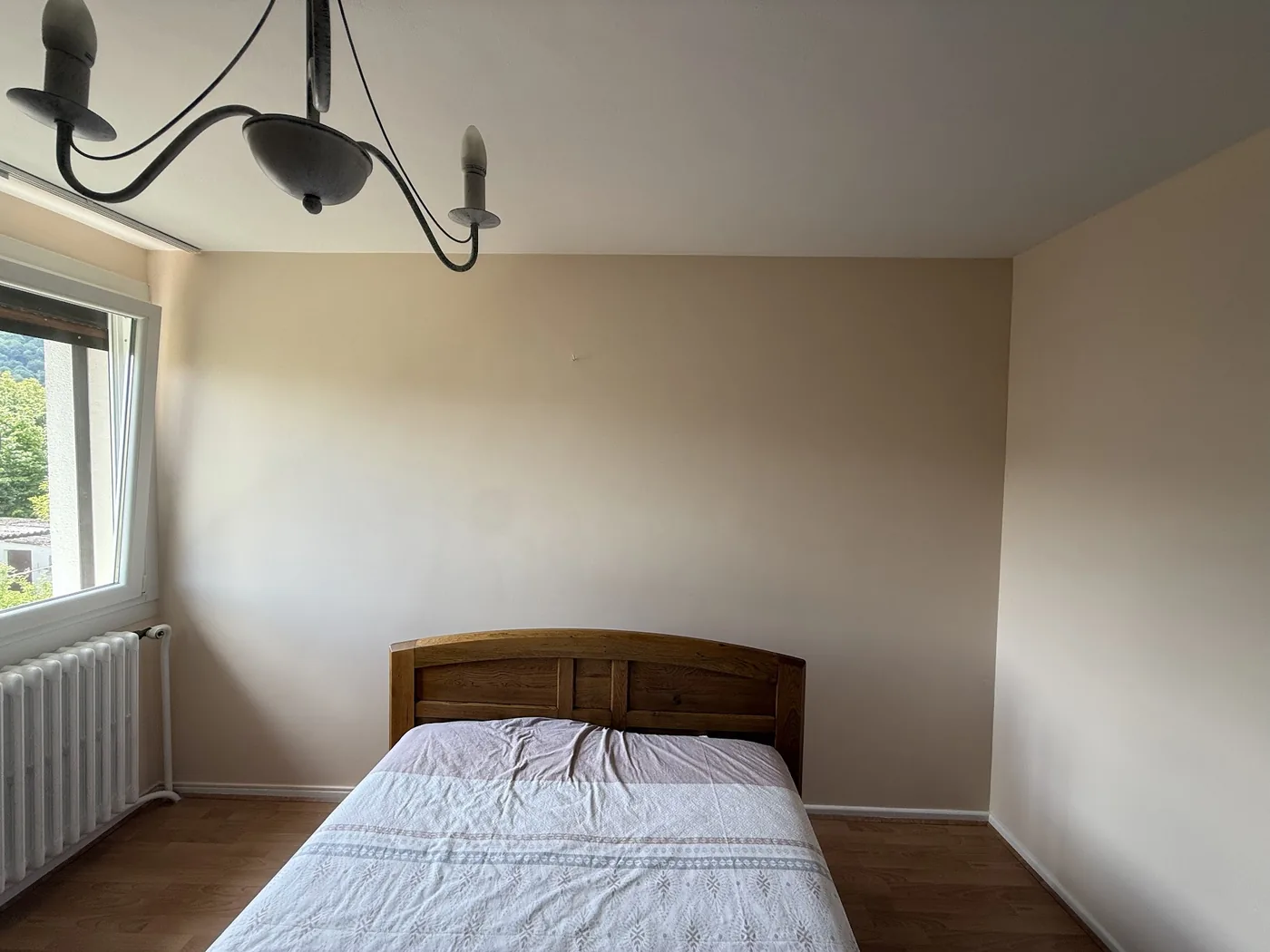 Chambre rénovée par SAR DECO à Fameck, peinture velours Tollens Beige Sable