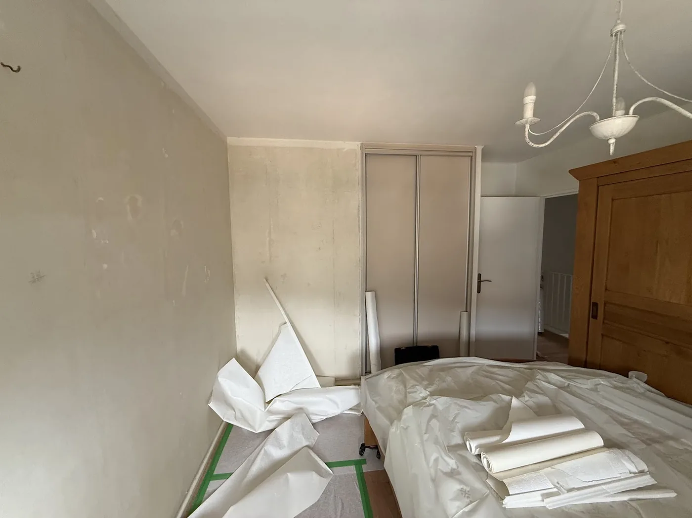 Chambre à Fameck pendant la préparation, mobilier protégé par SAR DECO
