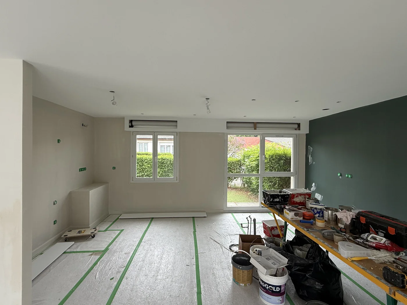 Séjour Thionville après rénovation murs peints parquet posé